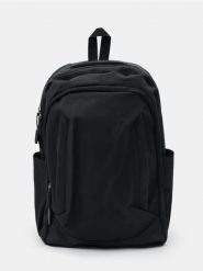 Plecak podróżny z kieszenią na laptopa - czarny. Czarne plecaki męskie Sinsay, bez wzorów. Za 59.99 zł.