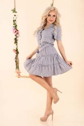 Letnia Sukienka w Paski z Falbankami - Szara. Szare sukienki damskie Merribel, na lato, l, bez wzorów, z bawełny, bez kołnierzyka, bez ramiączek, rozkloszowane. Za 158.90 zł.
