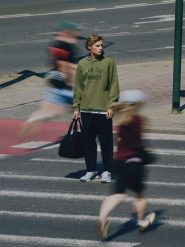 4F Bluza dresowa regular z kapturem męska - khaki S. Brązowe bluzy z kapturem męskie 4f, m, z dresówki. Za 229.99 zł.
