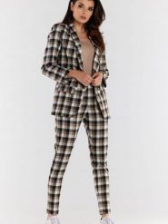 Spodnie Damskie Model A492 Brown/Beige - awama. Brązowe spodnie materiałowe damskie Awama, bez wzorów, z elastanu, biznesowe, z podwyższonym stanem. Za 274.07 zł.