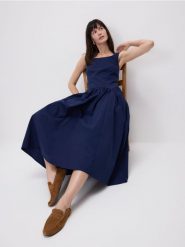 Sukienka z ozdobnym wiązaniem - granatowy. Niebieskie sukienki damskie Reserved, l, bez wzorów, z bawełny, bez kołnierzyka, bez ramiączek. Za 179.99 zł.