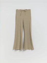 Spodnie w paski - wielobarwny. Spodnie materiałowe damskie Reserved, bez wzorów, z bawełny. Za 89.99 zł.