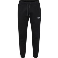 Spodnie dresowe Hummel Tech Fleece Regular. Czarne szorty męskie HUMMEL, bez wzorów, z dresówki, sportowe. Za 308.00 zł.