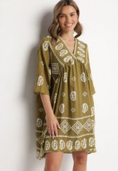 Ciemnozielona Wiskozowa Sukienka ze Wzorem Boho Frisana. Zielone sukienki damskie Born2be, na co dzień, l, bez wzorów, z materiału, boho, bez kołnierzyka, bez ramiączek, midi. W wyprzedaży za 63.99 zł.