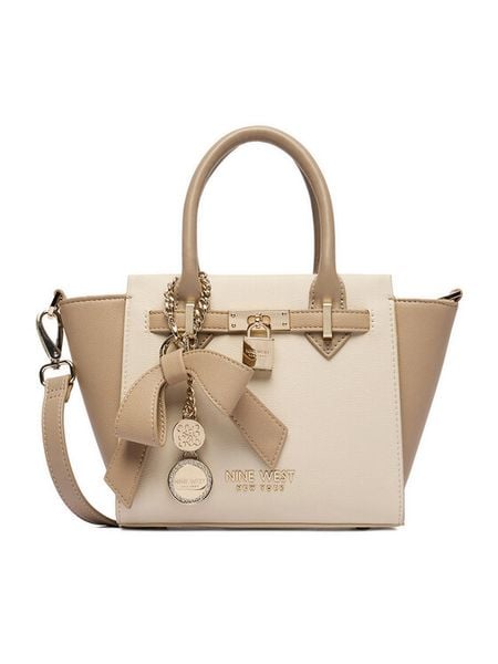 Nine West Torebka CEO-Serene-II-LX10187 Écru. Torebki klasyczne damskie Nine West, bez wzorów, z materiału, bez dodatków. Za 329.99 zł.