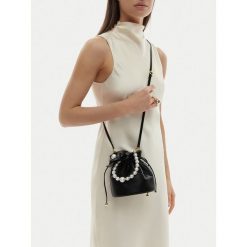 Torebka GINO ROSSI. Czarne torebki klasyczne damskie Gino Rossi, bez wzorów, bez dodatków. Za 299.99 zł.