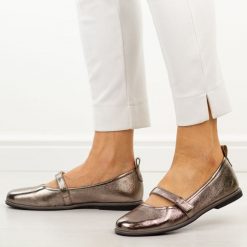 Skórzane gun baleriny damskie Filippo Dp7742/26. Szare baleriny damskie Filippo, bez wzorów, z jeansu, bez obcasa, na płaskiej podeszwie. Za 219.00 zł.