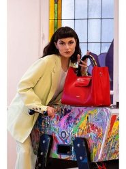 Victor & Hugo Paris Skórzana torebka "Ana" w kolorze czerwonym - 35 x 27 x 13,5 cm rozmiar: onesize. Czerwone torebki klasyczne damskie Victor & Hugo Paris, bez wzorów, z materiału, bez dodatków. Za 448.99 zł.