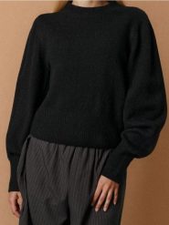 Sweter basic - czarny. Czarne swetry klasyczne damskie Sinsay, l, bez wzorów, bez kołnierzyka. Za 59.99 zł.