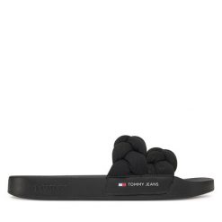 Klapki Tommy Jeans. Czarne klapki damskie Tommy Jeans, bez wzorów, z jeansu, bez obcasa. Za 169.99 zł.