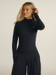 4F Bluza slim bez kaptura damska 4F x Anna Lewandowska - czarna L. Czarne bluzy bez kaptura damskie 4f, l, z dzianiny. Za 169.99 zł.