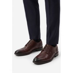 Półbuty GINO ROSSI. Brązowe buty wizytowe męskie Gino Rossi, bez zapięcia. Za 449.99 zł.