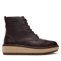 Botki Clarks. Brązowe botki damskie Clarks, bez obcasa, na płaskiej podeszwie, bez zapięcia. Za 919.99 zł.
