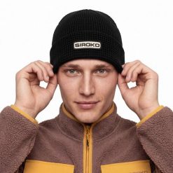 Czapka trekkingowa z dzianiny Siroko Sequoia Black. Czarne czapki męskie SIROKO, bez wzorów, z dzianiny. Za 126.00 zł.