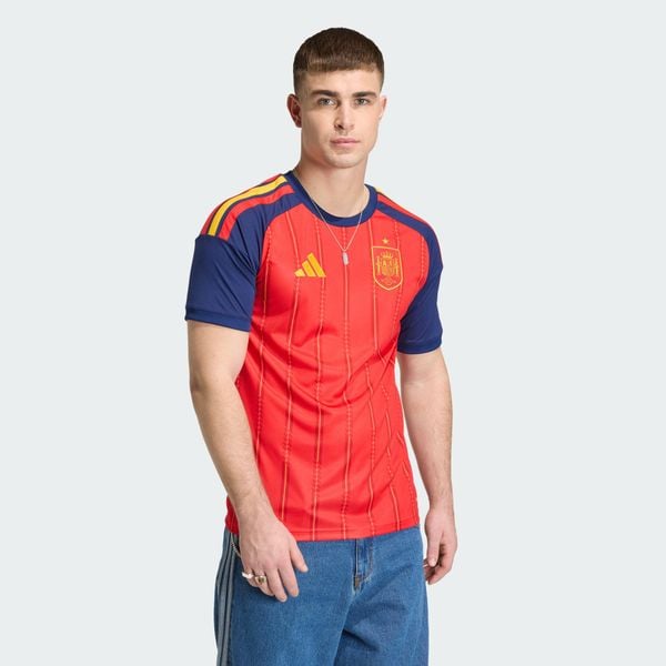 Koszulka podstawowa Hiszpania 26. Czerwone t-shirty sportowe męskie Adidas, bez ramiączek, do piłki nożnej, climacool (adidas). Za 439.00 zł.