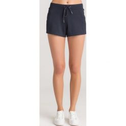 SZORTY Armani Exchange. Szare szorty damskie Armani Exchange, bez wzorów, z materiału. Za 349.00 zł.