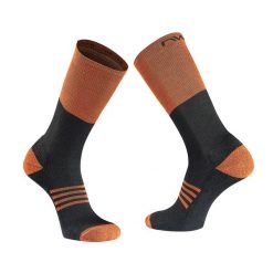 Skarpety rowerowe męskie Northwave Extreme Pro High. Czarne skarpetki męskie Northwave, bez wzorów. Za 79.99 zł.