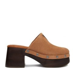 Klapki Guess Jeans. Brązowe klapki damskie Guess Jeans, z aplikacjami, z jeansu, bez obcasa. Za 359.99 zł.