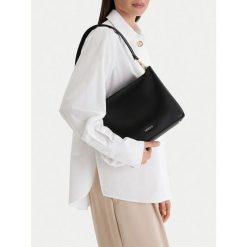 Torebka MEXX. Czarne torebki klasyczne damskie Mexx, bez wzorów, bez dodatków. Za 179.99 zł.