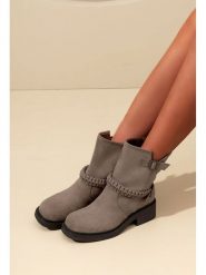 C'M Botki w kolorze beżowym rozmiar: 40. Brązowe botki damskie C'M, bez obcasa, bez zapięcia. Za 152.99 zł.