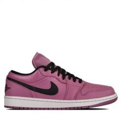 Buty do chodzenia damskie Nike Air Jordan 1 Retro Low. Czerwone buty sportowe na co dzień damskie Nike, bez wzorów, z materiału, trekkingowe, Nike Air Jordan. Za 729.00 zł.