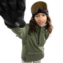 Damska kurtka snowboardowa Sporty zimowe SIROKO W3-W Robson. Zielone kurtki damskie SIROKO, bez wzorów, z softshellu, bez kaptura, narciarskie. Za 844.00 zł.