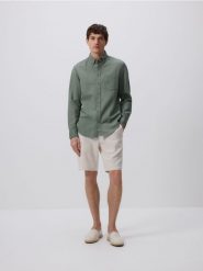 Szorty chino regular - beżowy. Brązowe szorty męskie Reserved, z bawełny, bez kołnierzyka. Za 129.99 zł.