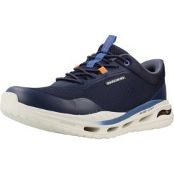 Buty SKECHERS ARCH FIT ORVAN HUNTER Niebieski. Niebieskie buty trekkingowe męskie Skechers, z tkaniny, bez zapięcia, trekkingowe. Za 407.99 zł.