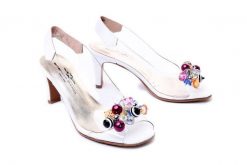 BRENDA ZARO T4027 white, sandały damskie. Białe sandały damskie Brenda Zaro, bez wzorów, z gumy, bez obcasa, na obcasie. Za 234.95 zł.
