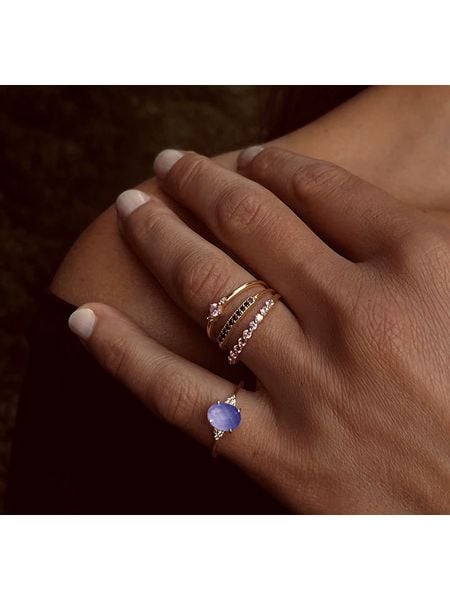 Les Petites Précieuses Pozłacany pierścionek z cyrkoniami i kwarcem rozmiar: 58. Niebieskie pierścionki damskie Les Petites Précieuses, z cyrkonią, pozłacane. Za 166.88 zł.