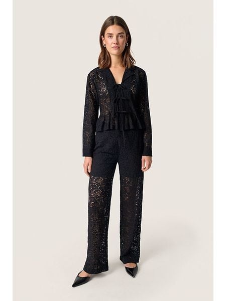 Soaked in Luxury Bluzka w kolorze czarnym rozmiar: XXL. Czarne bluzki damskie Soaked in Luxury, xxl, bez wzorów, z koronki, bez kołnierzyka, bez ramiączek. Za 126.99 zł.