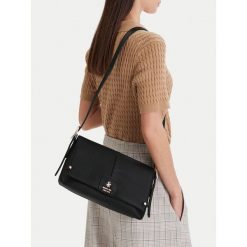 Torebka Beverly Hills Polo Club. Czarne listonoszki damskie Beverly Hills Polo Club, bez wzorów, bez dodatków. Za 219.99 zł.