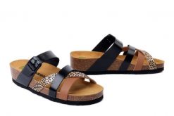 DR. BRINKMANN 700904-01 schwarz, klapki damskie. Czarne klapki damskie Dr. Brinkmann, bez wzorów, bez obcasa, na koturnie. Za 165.67 zł.