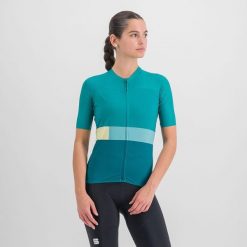 Koszulka rowerowa damska Sportful Snap. Niebieskie bluzki sportowe damskie SPORTFUL, m, z elastanu, bez kołnierzyka, bez ramiączek. Za 229.99 zł.