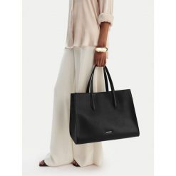 Torebka GINO ROSSI. Czarne torebki klasyczne damskie Gino Rossi, bez wzorów, bez dodatków. Za 559.99 zł.