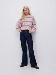 Wzorzysty sweter - wielobarwny. Swetry klasyczne damskie Reserved, l, z dzianiny, bez kołnierzyka. Za 129.99 zł.