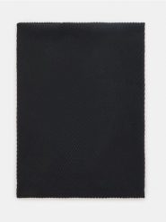 Prążkowany szalik - czarny. Czarne szaliki i kominy damskie Sinsay, bez wzorów, prążkowane. Za 19.99 zł.