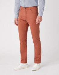 SPODNIE MĘSKIE WRANGLER TEXAS SLIM GINGER W12SWAA15 112126534. Spodnie materiałowe męskie Wrangler, bez wzorów, z jeansu. Za 219.99 zł.