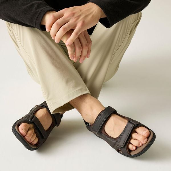 Haris Męskie lekkie sandały turystyczne. Brązowe sandały męskie Regatta, bez zapięcia. Za 268.00 zł.