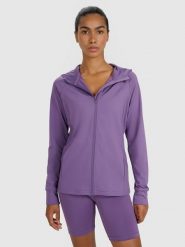 4F Bluza treningowa regular szybkoschnąca damska - fioletowa S. Czerwone bluzy sportowe damskie 4f, s, bez wzorów, z dzianiny, bez ramiączek, z kapturem. Za 199.99 zł.
