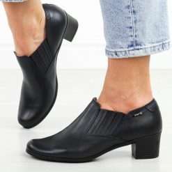 Granatowe Polskie półbuty damskie Gregors 789. Niebieskie półbuty damskie GREGORS, bez wzorów, ze skóry, bez obcasa, na koturnie. Za 359.00 zł.