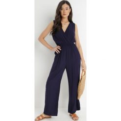 Granatowy Kombinezon Hame. Niebieskie kombinezony damskie Born2be, m, bez wzorów, z wiskozy, eleganckie, bez kołnierzyka, bez ramiączek, długie. Za 69.99 zł.