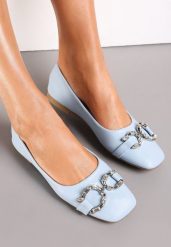 Niebieskie Wsuwane Balerinki z Metalową Ozdobą i Kwadratowym Noskiem Vanle. Niebieskie baleriny damskie Renee, z aplikacjami, ze skóry ekologicznej, bez obcasa, na płaskiej podeszwie. Za 39.99 zł.