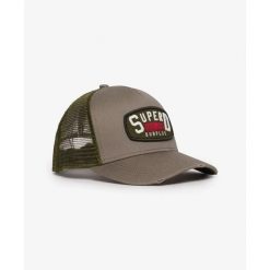 Damska czapka typu trucker Superdry. Szare czapki z daszkiem damskie Superdry., bez wzorów. W wyprzedaży za 131.90 zł.
