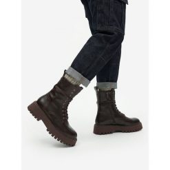 Trzewiki G-Star. Brązowe botki damskie G-Star, retro, bez obcasa, na płaskiej podeszwie, bez zapięcia. Za 479.99 zł.