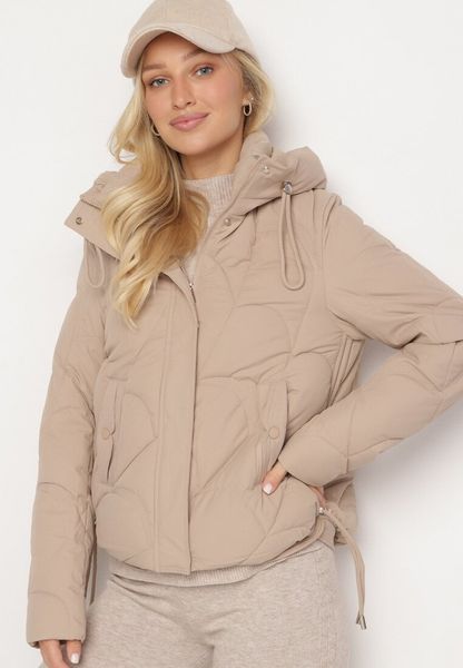 Beżowa Pikowana Kurtka o Pudełkowym Kroju z Kapturem i Ściągaczami Selizola. Brązowe kurtki damskie Born2be, l, bez wzorów, z jeansu, z kapturem, narciarskie. Za 189.99 zł.