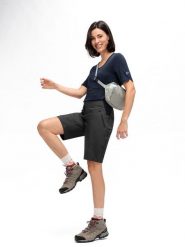 Maier Sports Szorty funkcyjne "Inara" w kolorze czarnym rozmiar: 34. Czarne spodenki sportowe damskie Maier Sports, z materiału, outdoorowe. Za 196.70 zł.