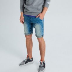 Szorty jogger - Niebieski. Niebieskie szorty męskie Cropp, bez kołnierzyka. W wyprzedaży za 69.99 zł.