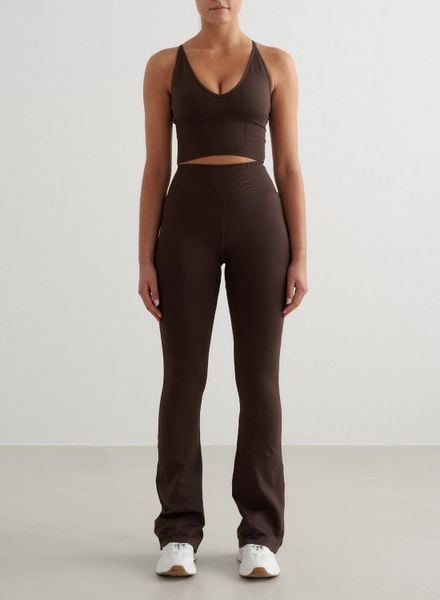 Damskie legginsy rozszerzane, wysoki stan squat proof Shape Seamless czekoladowe. Brązowe legginsy damskie Aim'n, m, bez wzorów, z dzianiny. Za 339.00 zł.