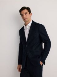Lniana marynarka regular fit - granatowy. Niebieskie marynarki męskie Reserved, bez wzorów. W wyprzedaży za 259.99 zł.